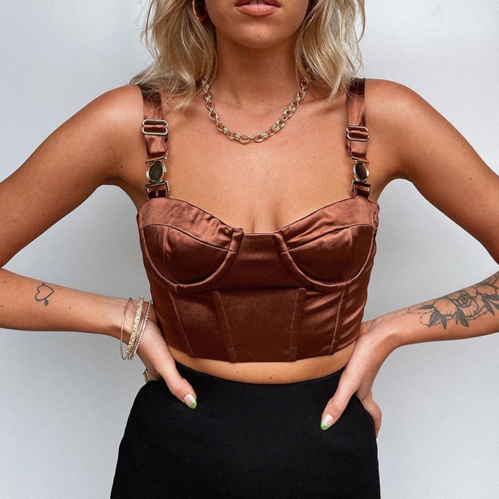 Leia Top Brown
US 2 / Brown   
Princess polly
Sold out online
Worn once